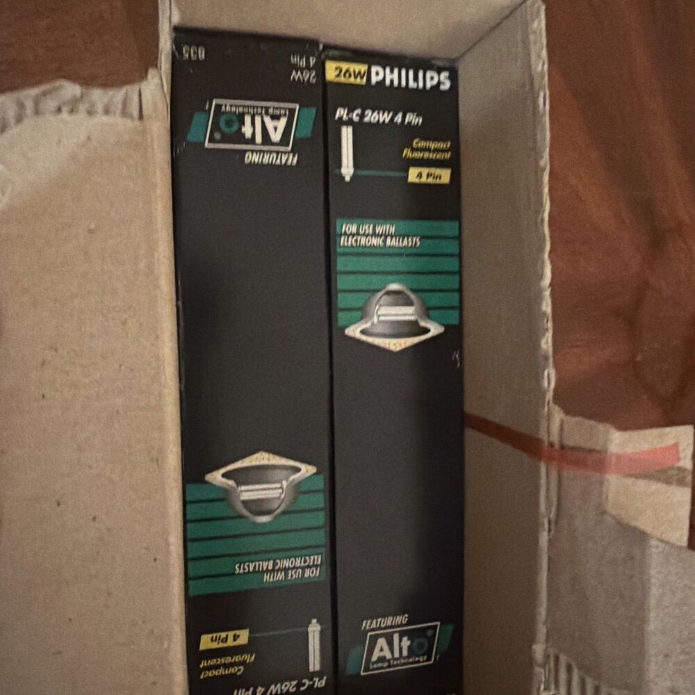 Philips PL-C 26W 4P 26W 4 Pin -Lot of 8 Lamp Bulbs.